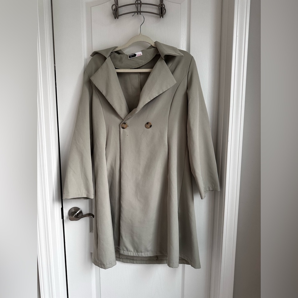Elegant Gray Double-Breasted Women's Coat